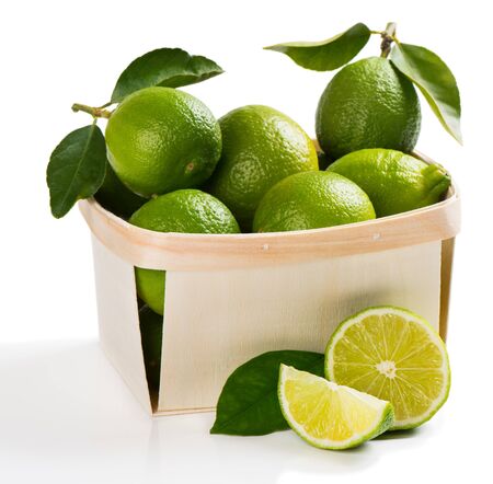 CITRONS VERTS CAISSE (TORO / BR / LOT 261008 / CAISSE DE 48 PIECES - 4.5KG)